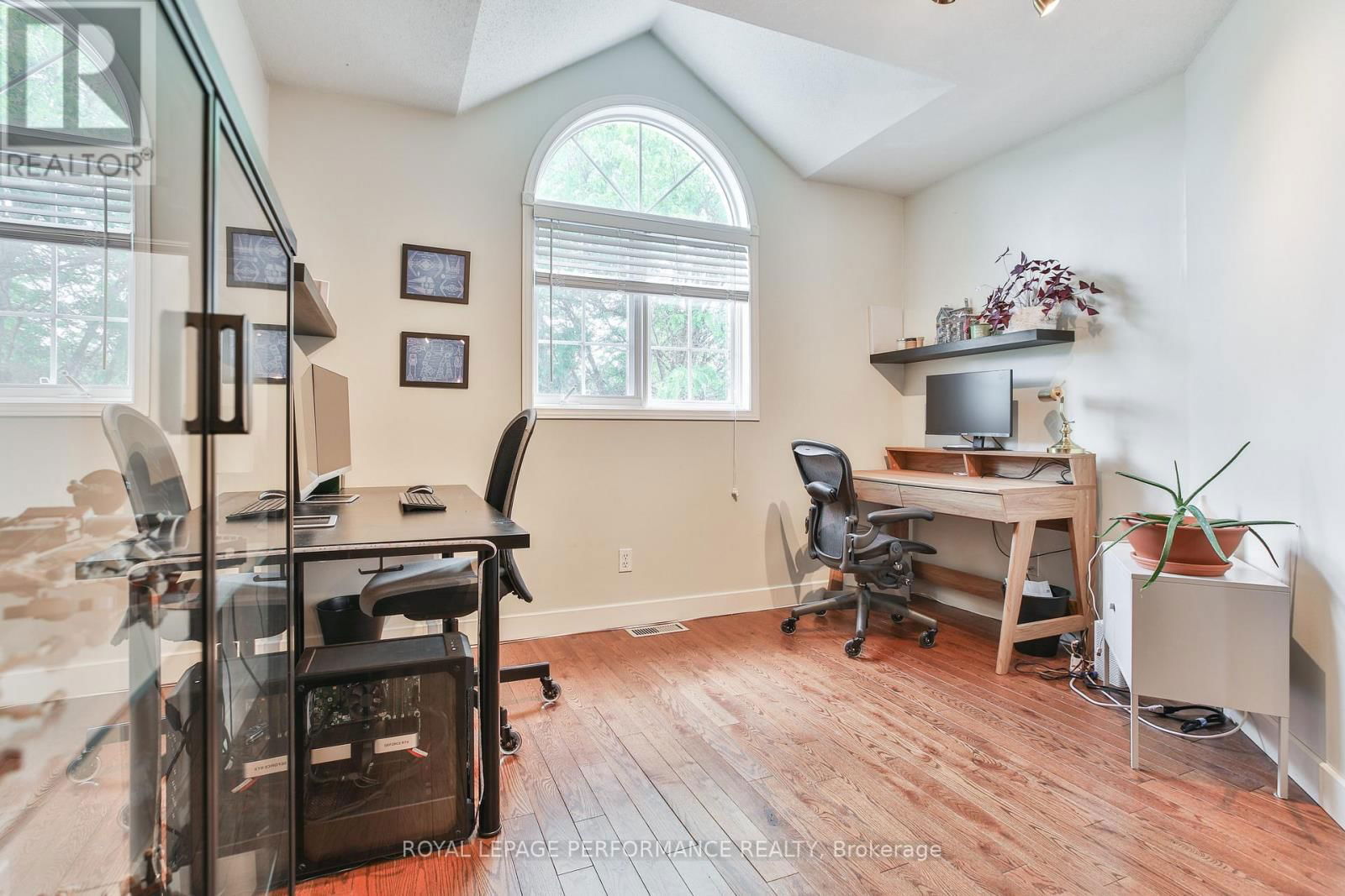 13 COLLEGE CIRCLE Image 16