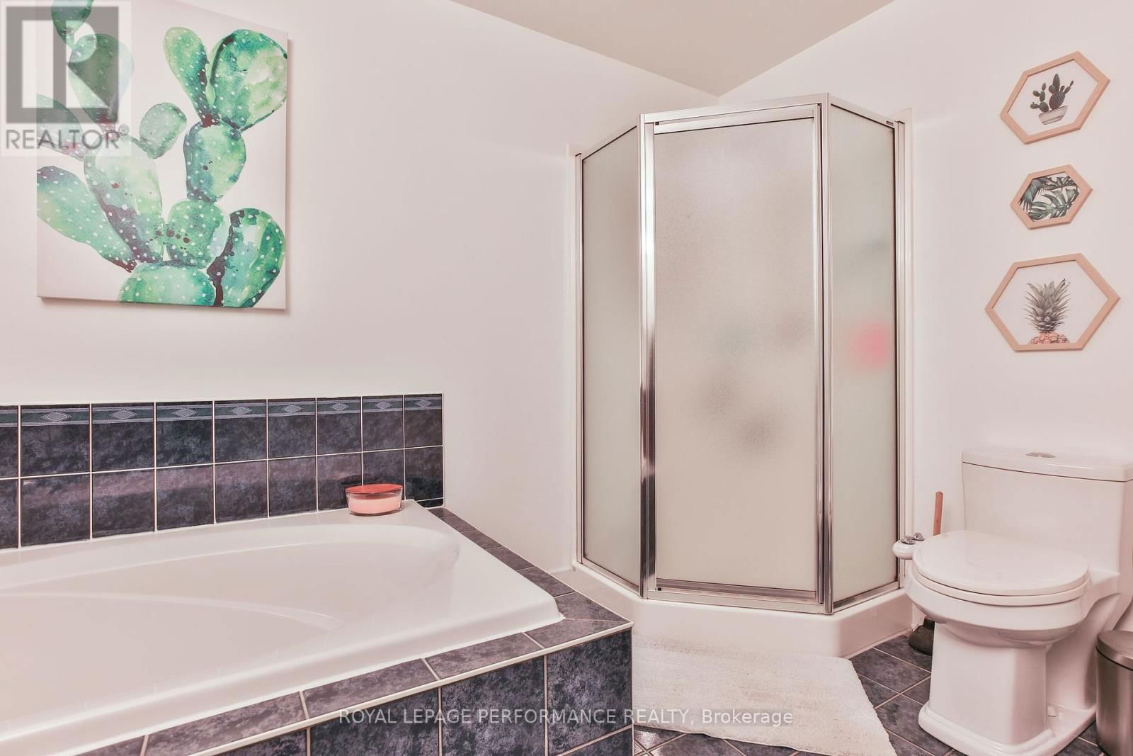 13 COLLEGE CIRCLE Image 19