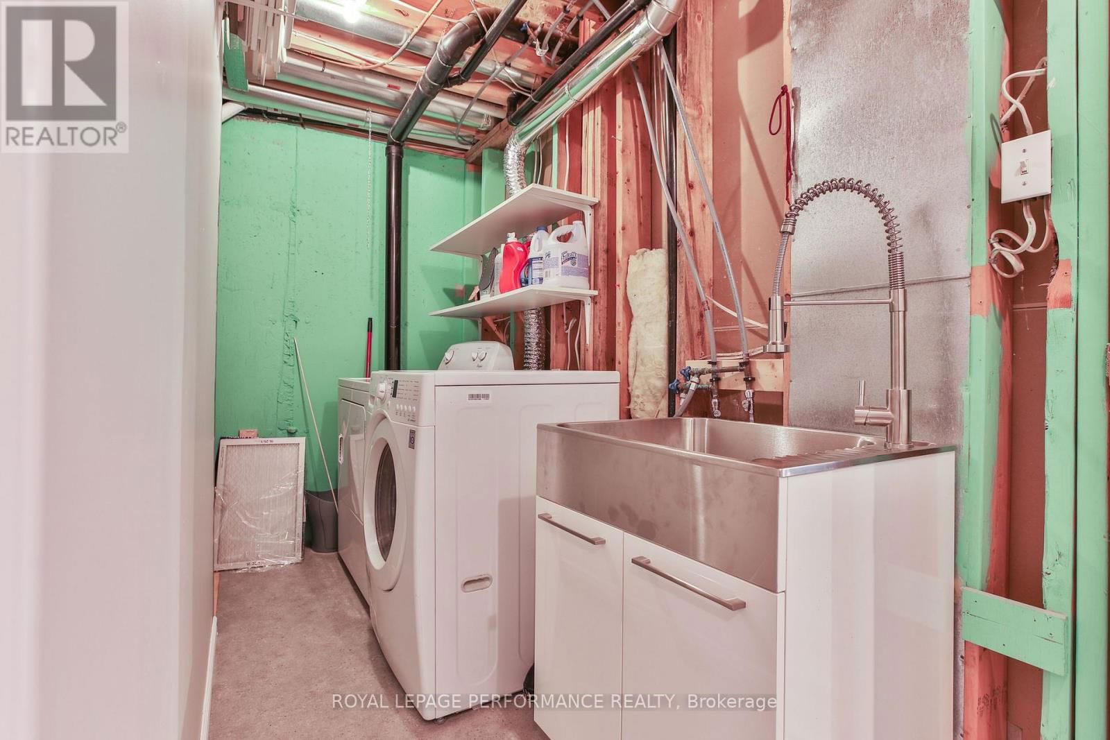 13 COLLEGE CIRCLE Image 27
