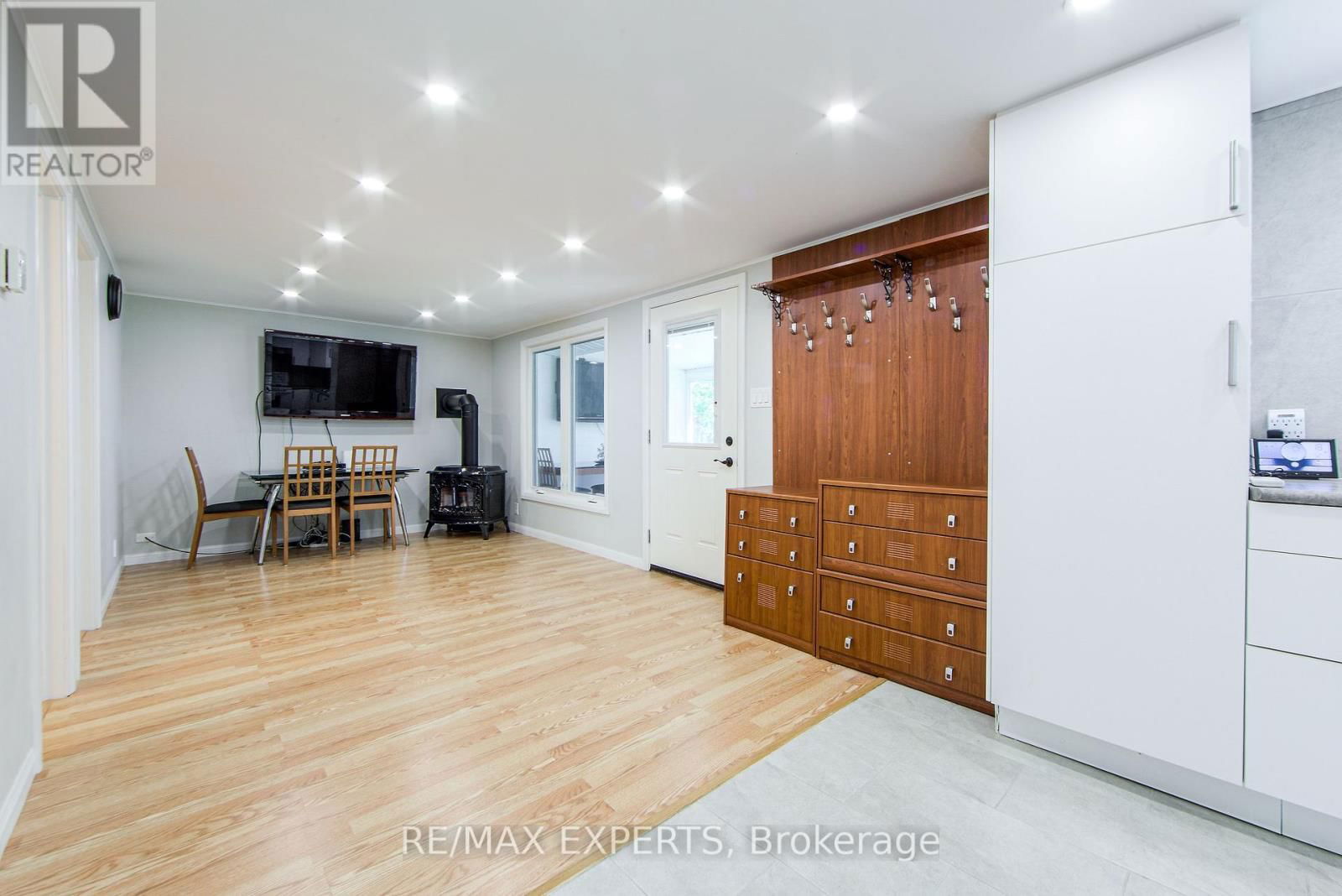 24 RIVERSIDE DRIVE Image 23