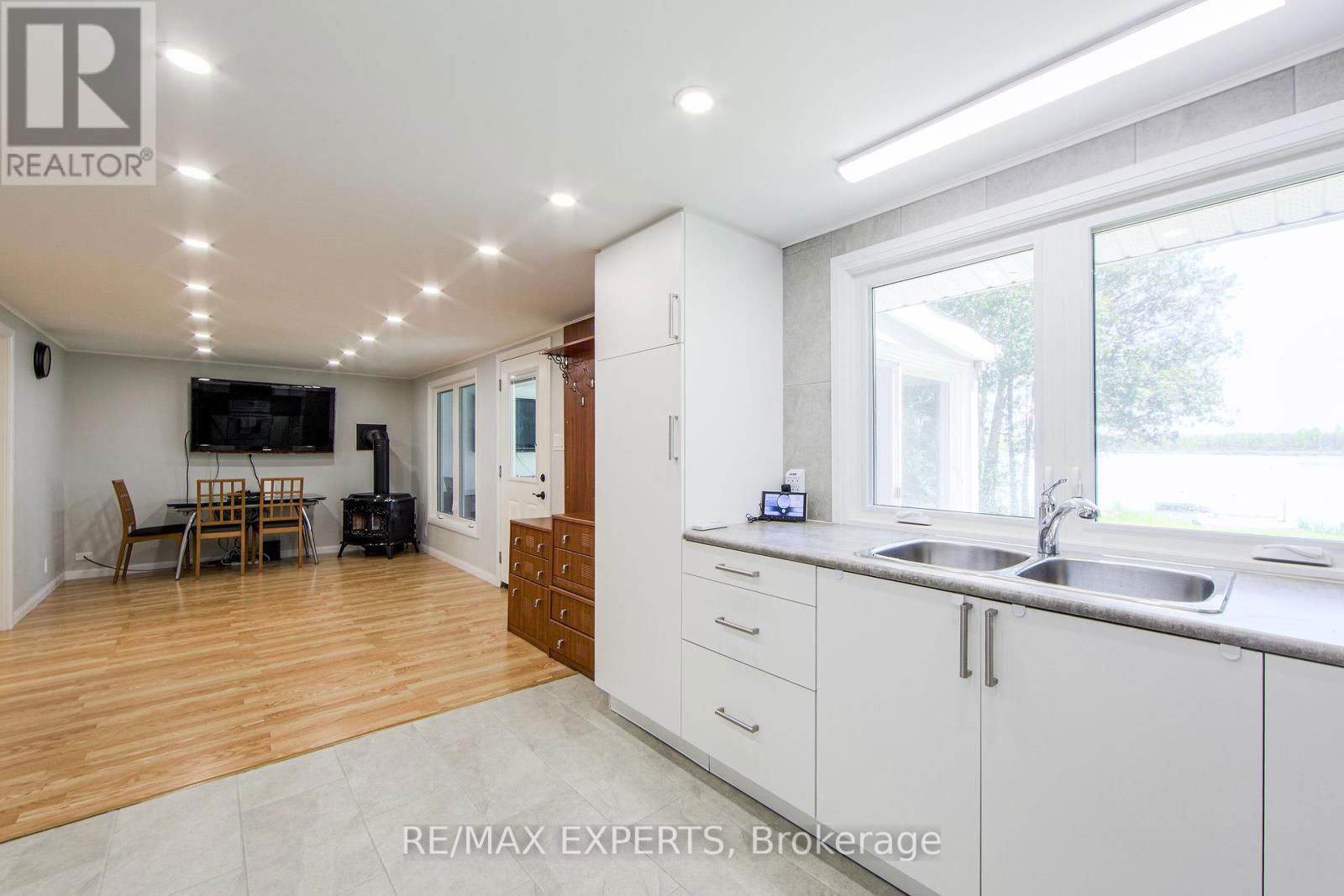 24 RIVERSIDE DRIVE Image 31