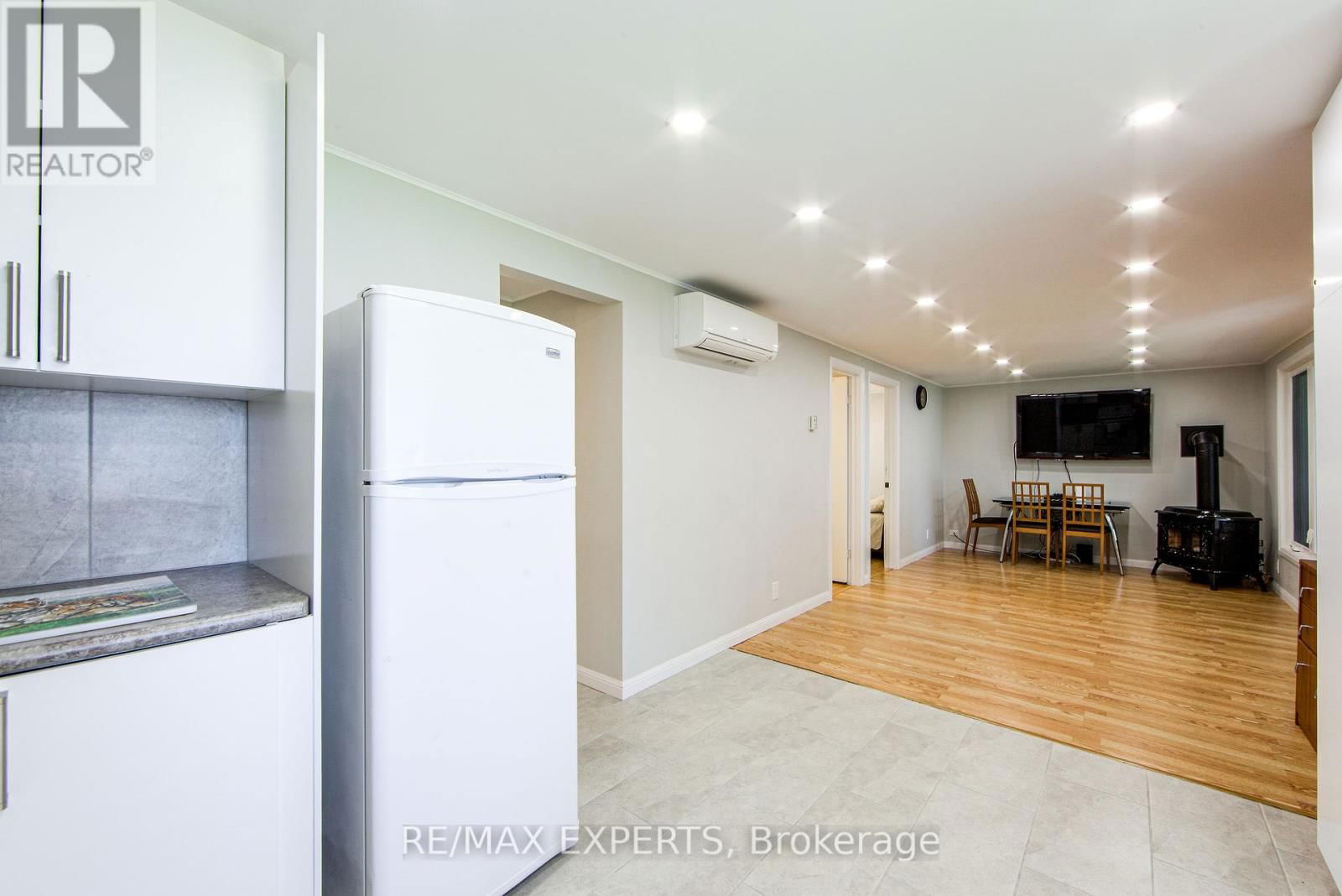 24 RIVERSIDE DRIVE Image 32