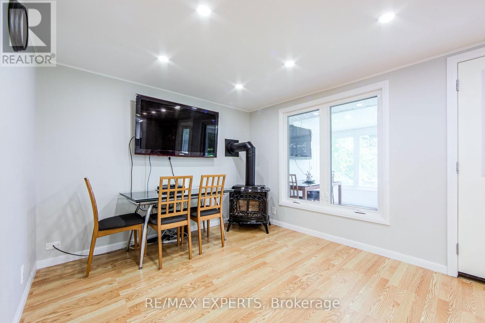 24 RIVERSIDE DRIVE Image 39