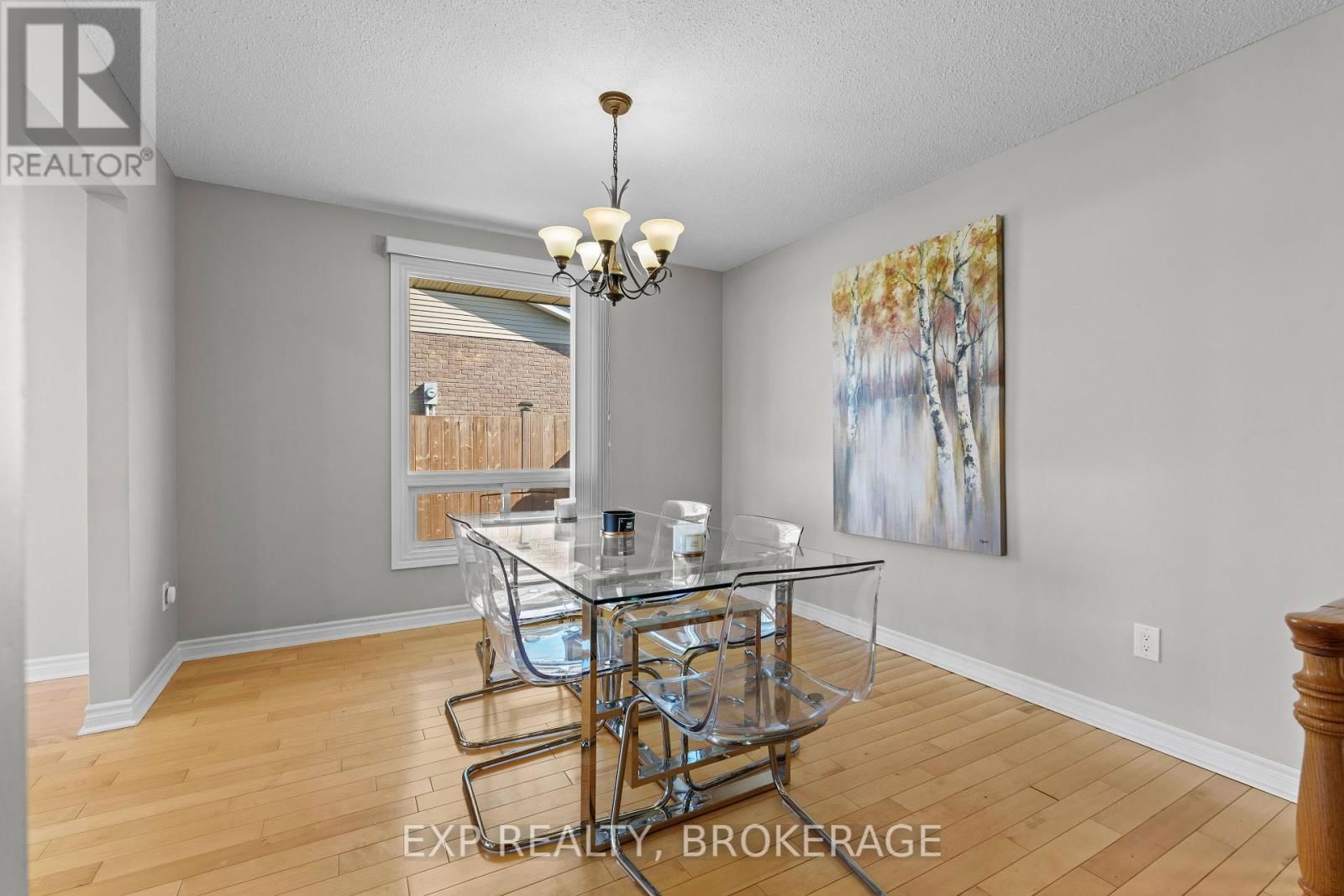 15 WINDFIELD CRESCENT Image 12