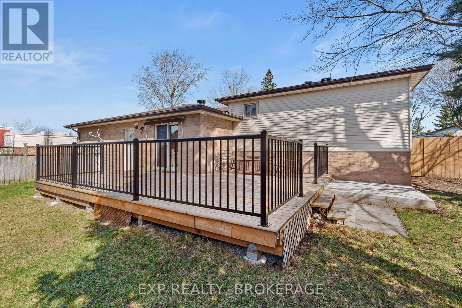 15 WINDFIELD CRESCENT Image 29