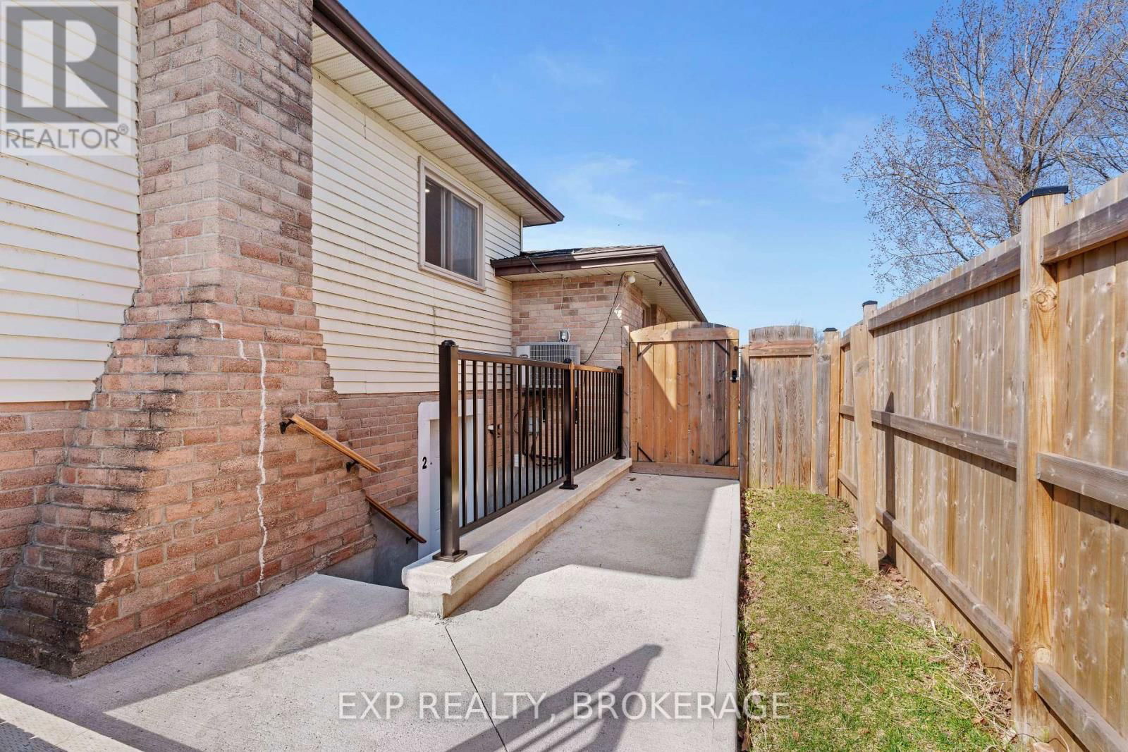 15 WINDFIELD CRESCENT Image 30