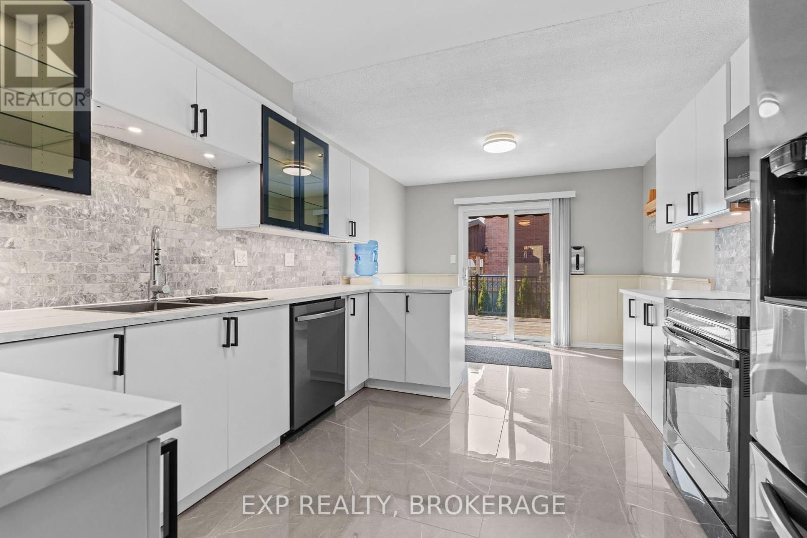 15 WINDFIELD CRESCENT Image 35