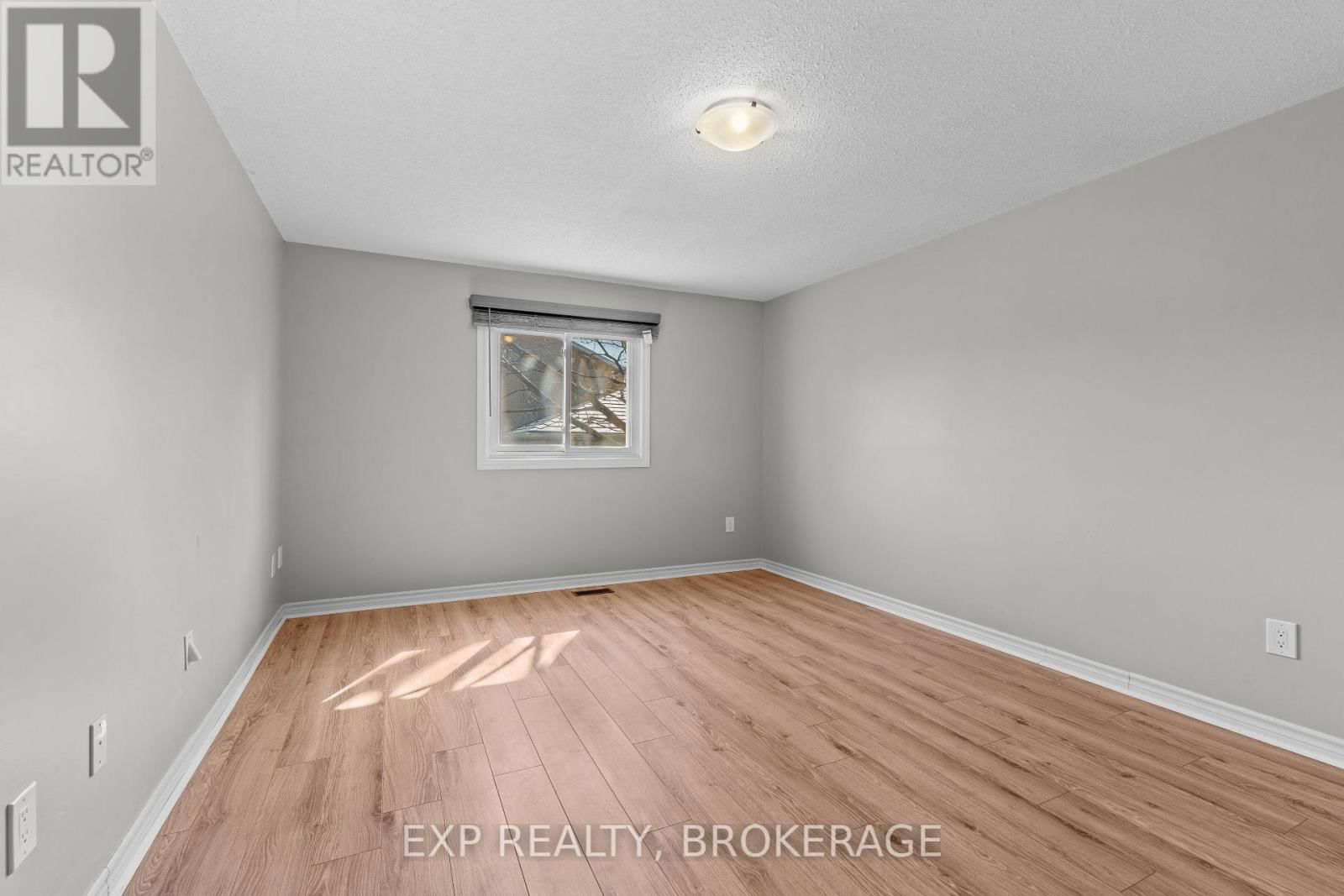 15 WINDFIELD CRESCENT Image 37