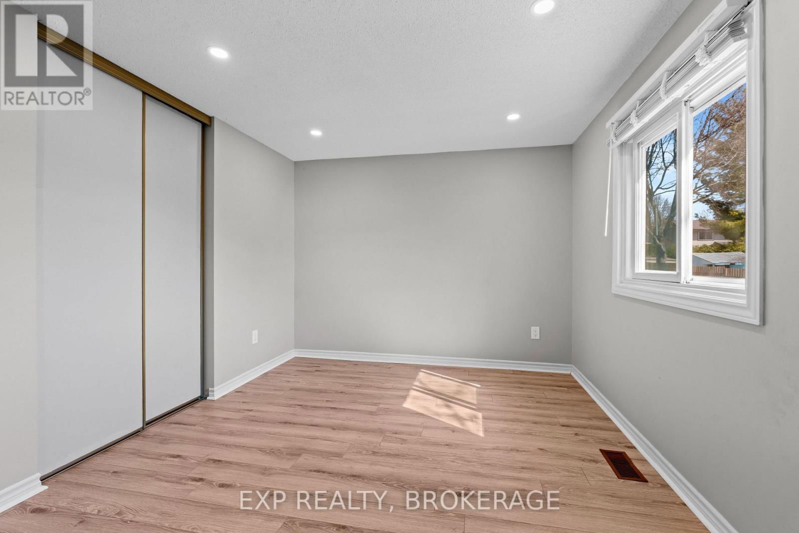 15 WINDFIELD CRESCENT Image 40