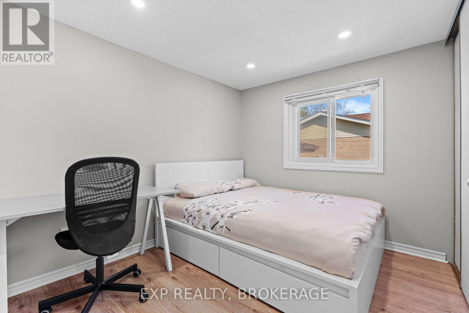 15 WINDFIELD CRESCENT Image 43