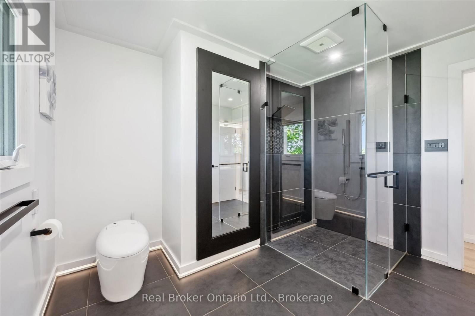 9435 WELLINGTON ROAD 22 Image 23