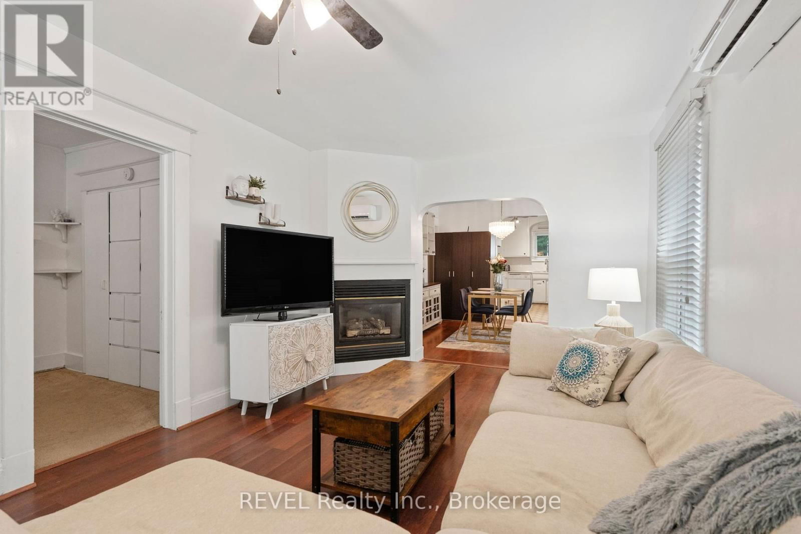 224 JARVIS STREET Image 10