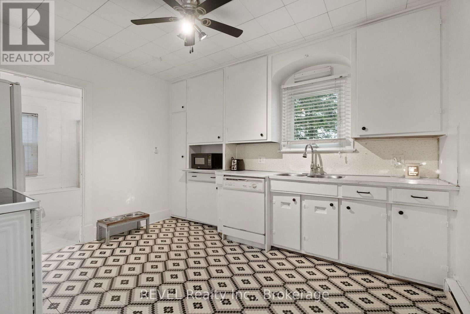 224 JARVIS STREET Image 17