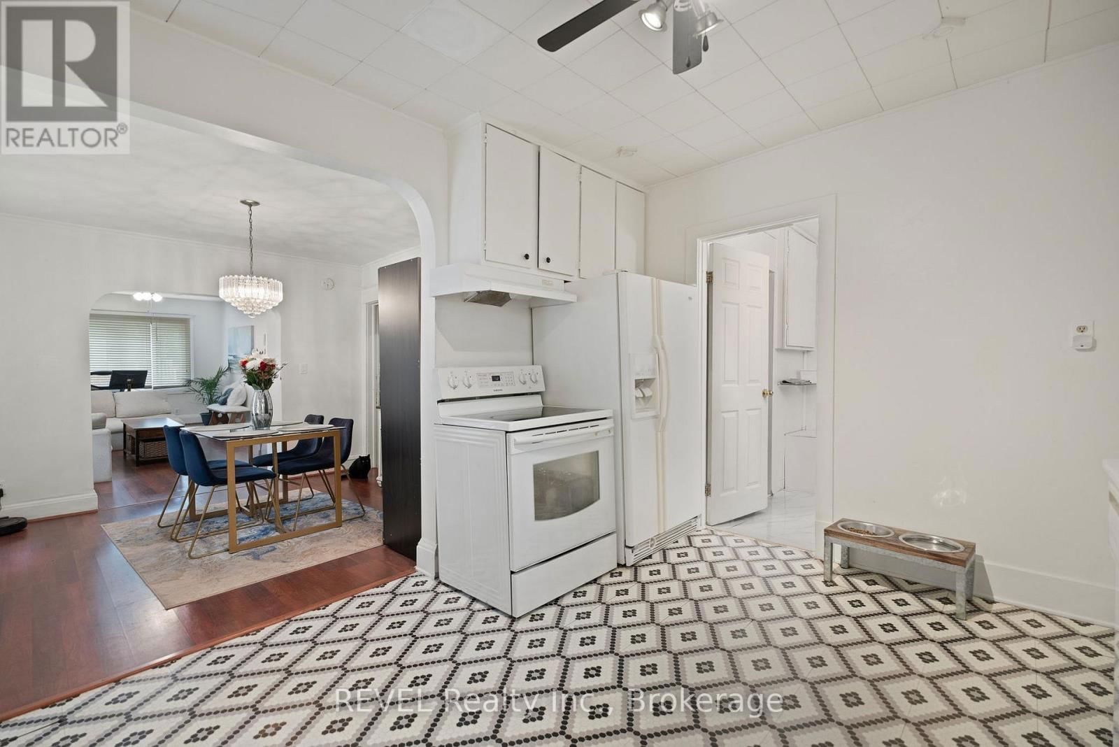 224 JARVIS STREET Image 18