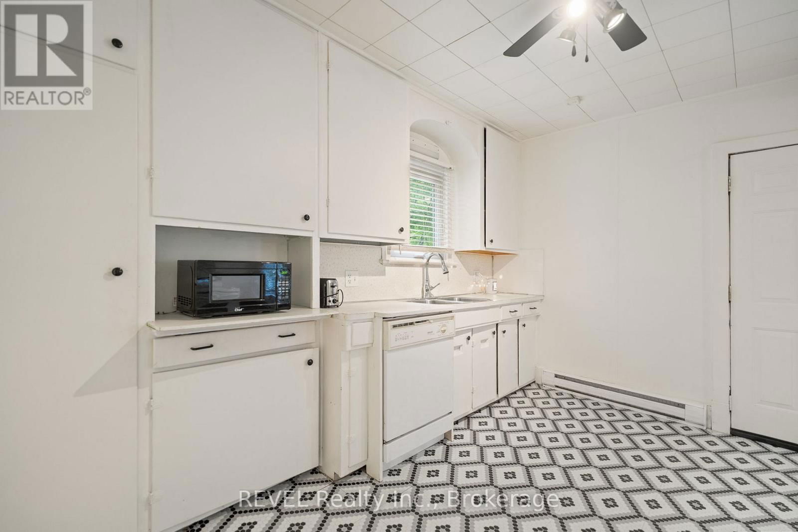 224 JARVIS STREET Image 19