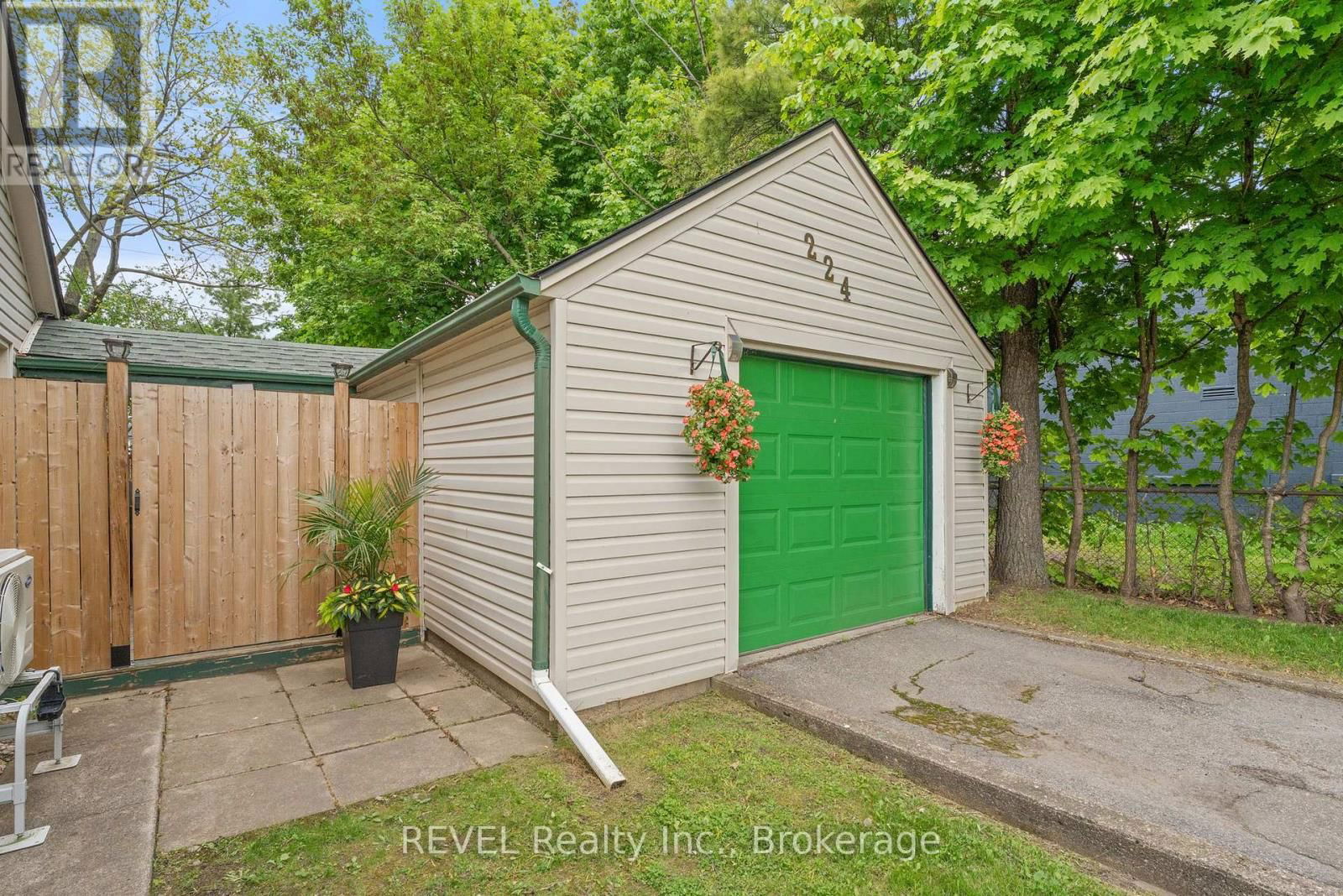 224 JARVIS STREET Image 3