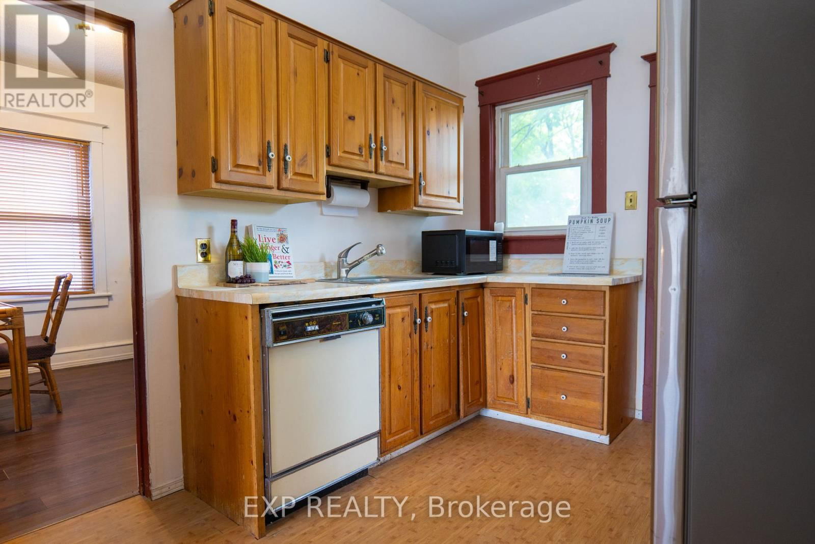 111 PARK ROW NORTH Image 15