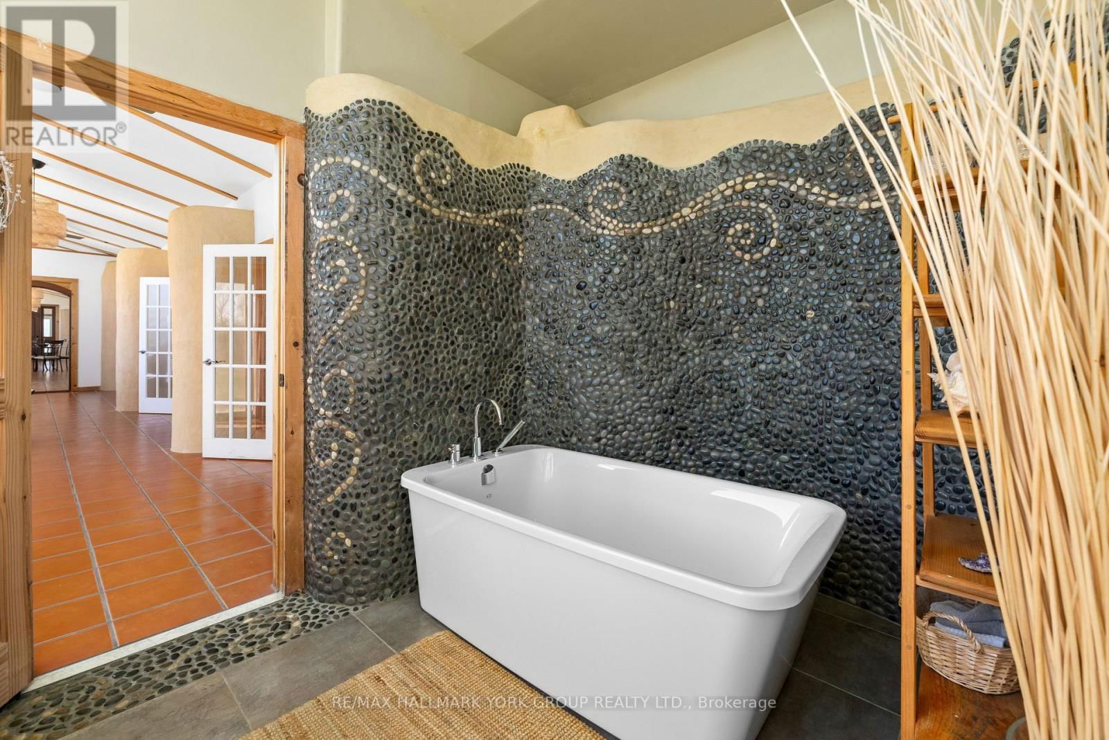 1375 QUEENSBOROUGH ROAD Image 20