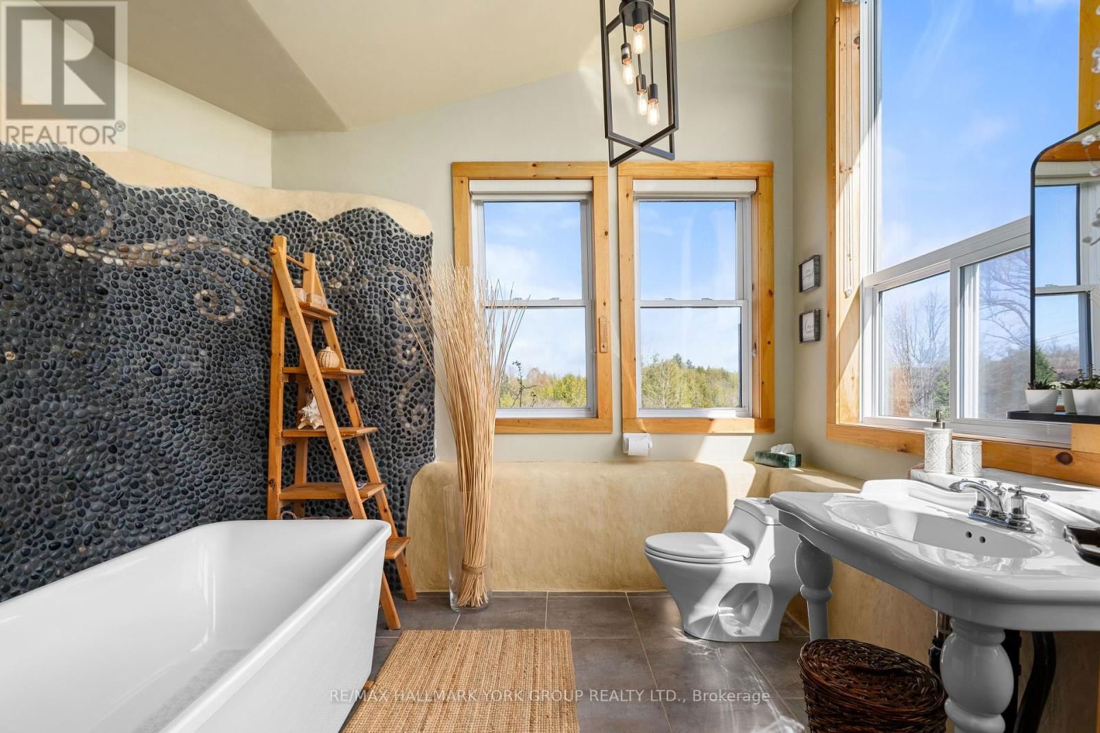 1375 QUEENSBOROUGH ROAD Image 21