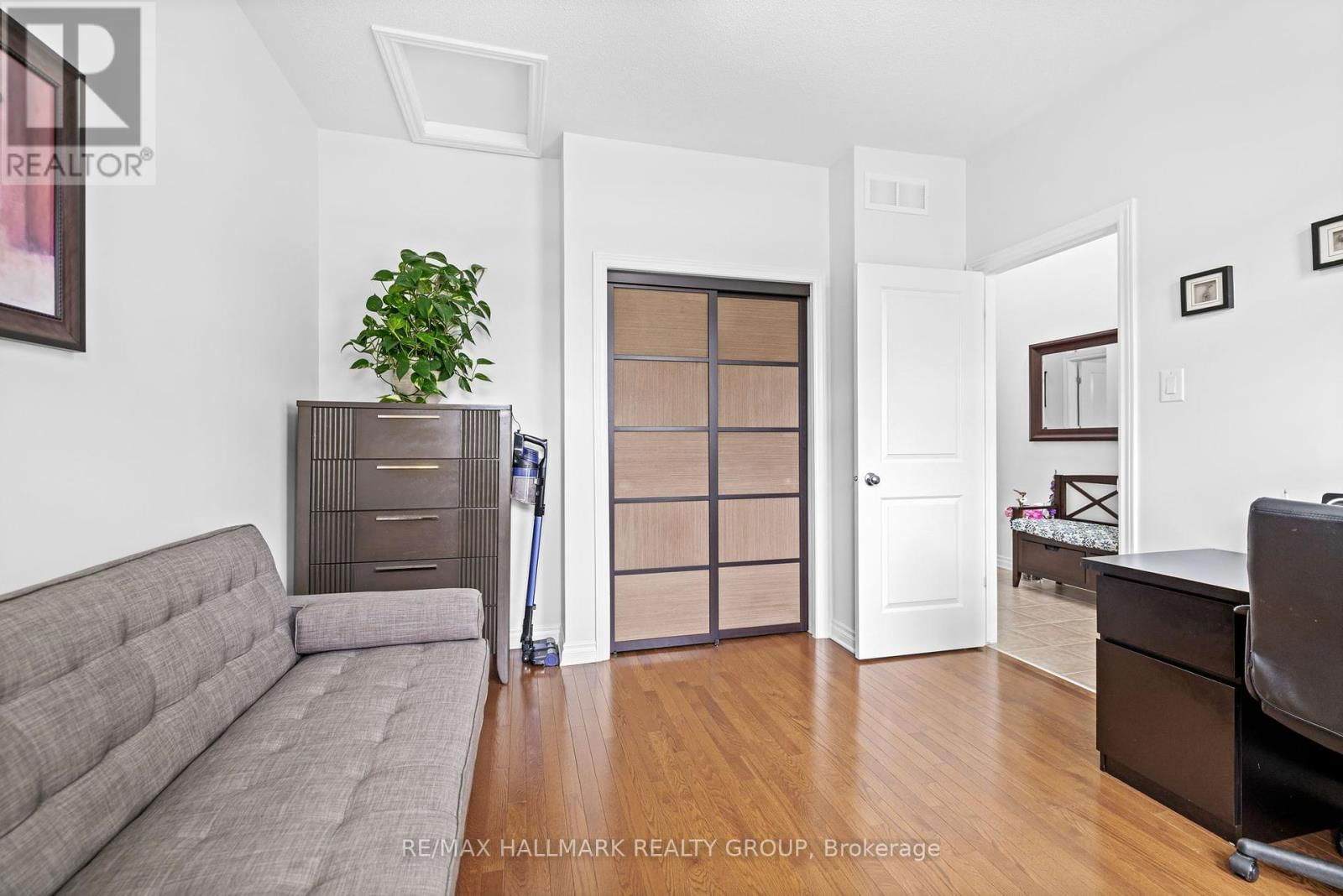 914 EASTBORO AVENUE Image 24