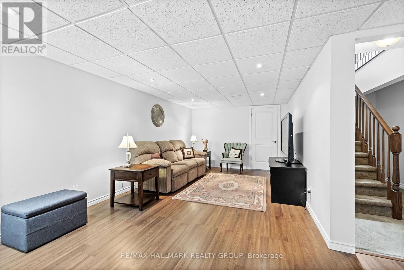 914 EASTBORO AVENUE Image 32