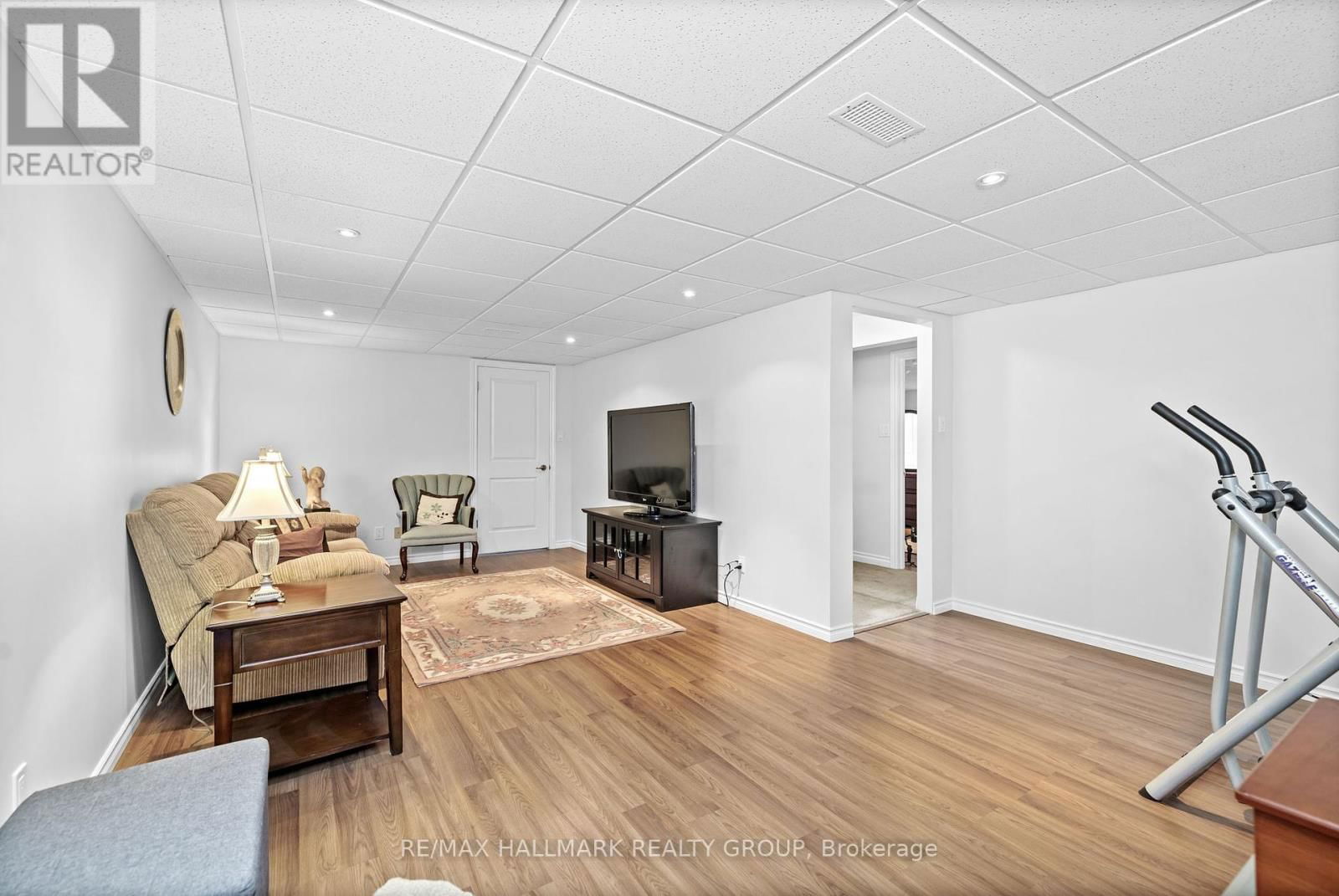 914 EASTBORO AVENUE Image 33