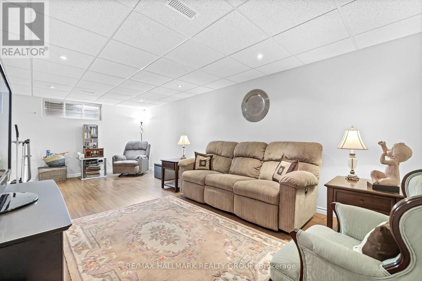 914 EASTBORO AVENUE Image 34