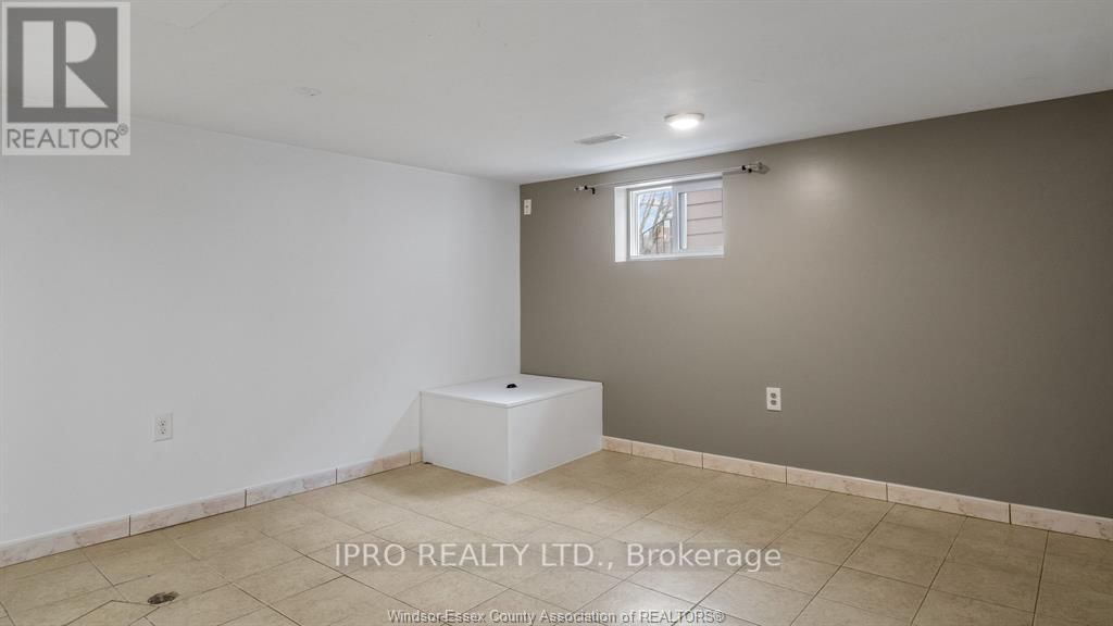 BSMNT - 760 AYLMER AVENUE Image 7