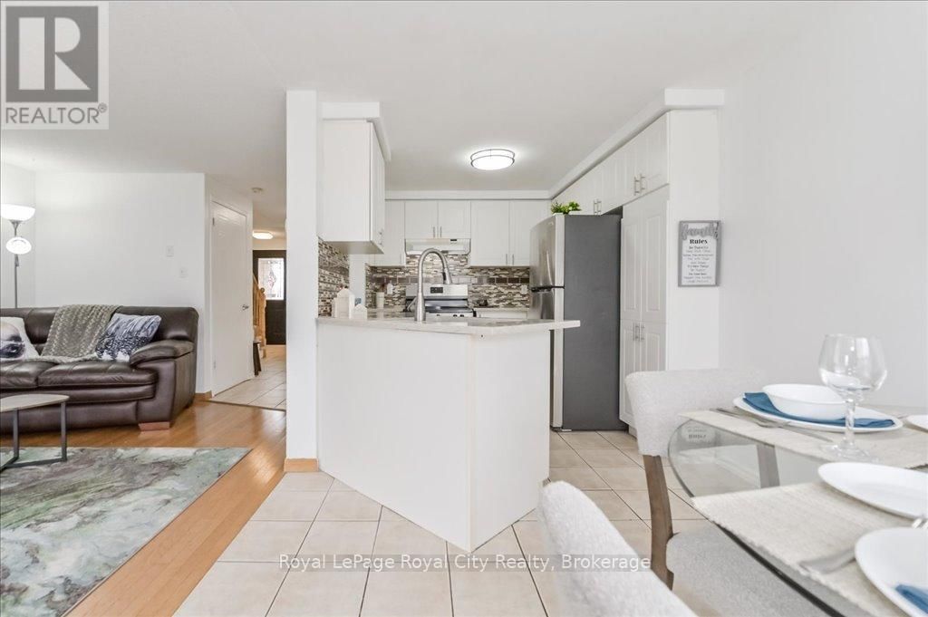 22 ROBERTSON STREET Image 14