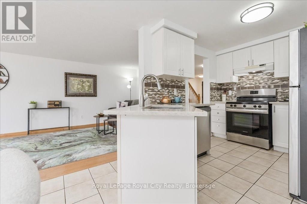 22 ROBERTSON STREET Image 15