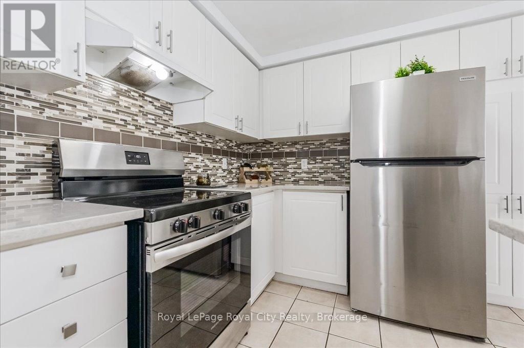 22 ROBERTSON STREET Image 17