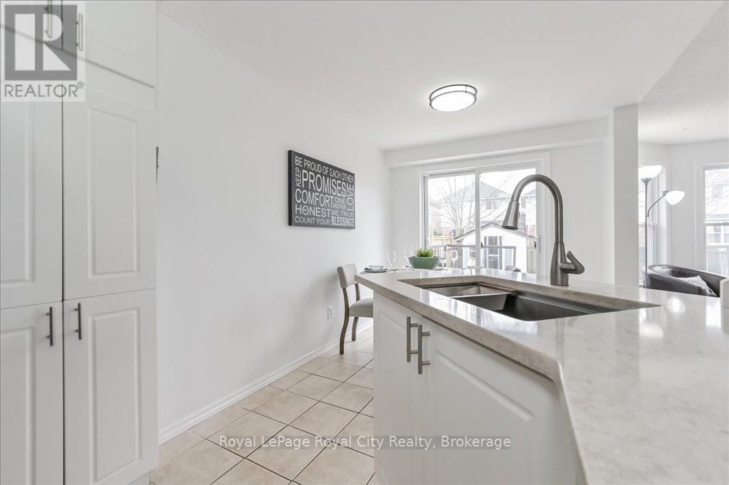 22 ROBERTSON STREET Image 19