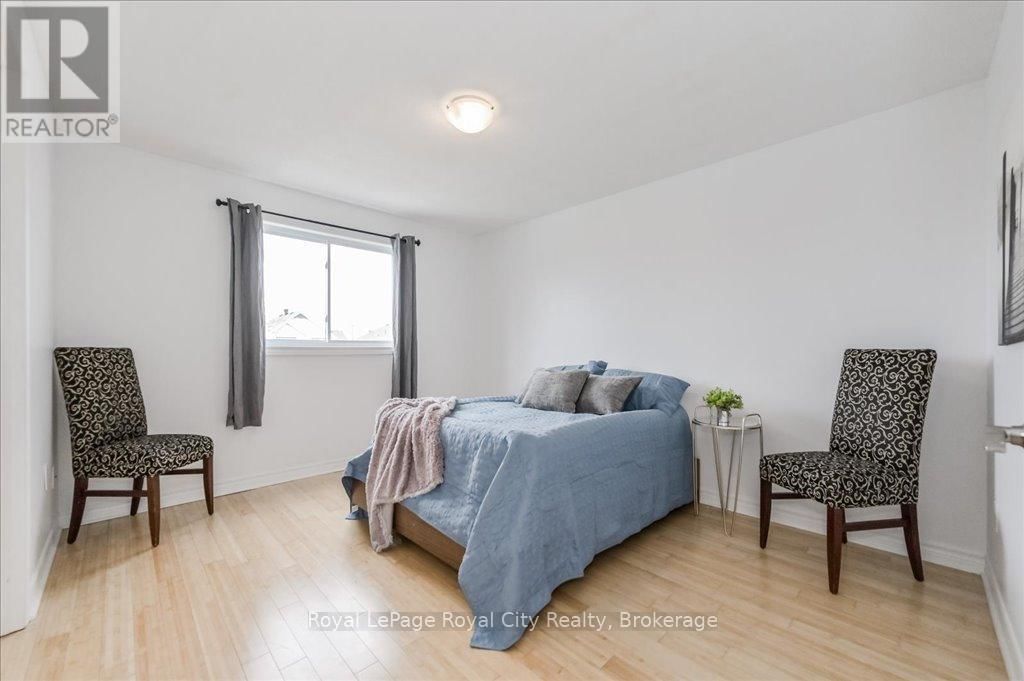 22 ROBERTSON STREET Image 28