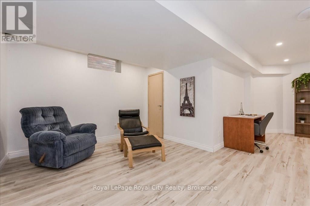 22 ROBERTSON STREET Image 31