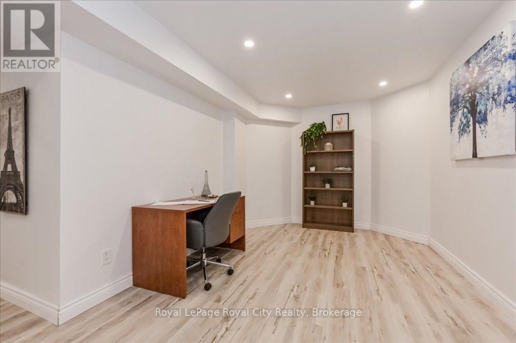 22 ROBERTSON STREET Image 32