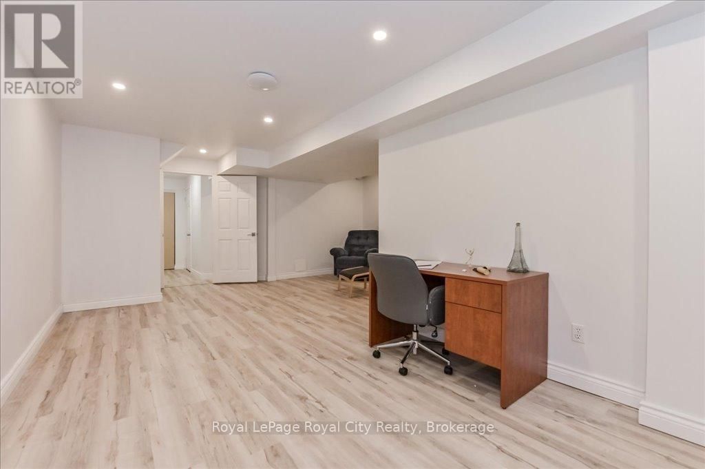 22 ROBERTSON STREET Image 33