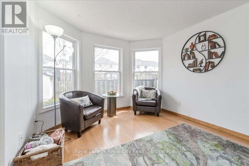 22 ROBERTSON STREET Image 8