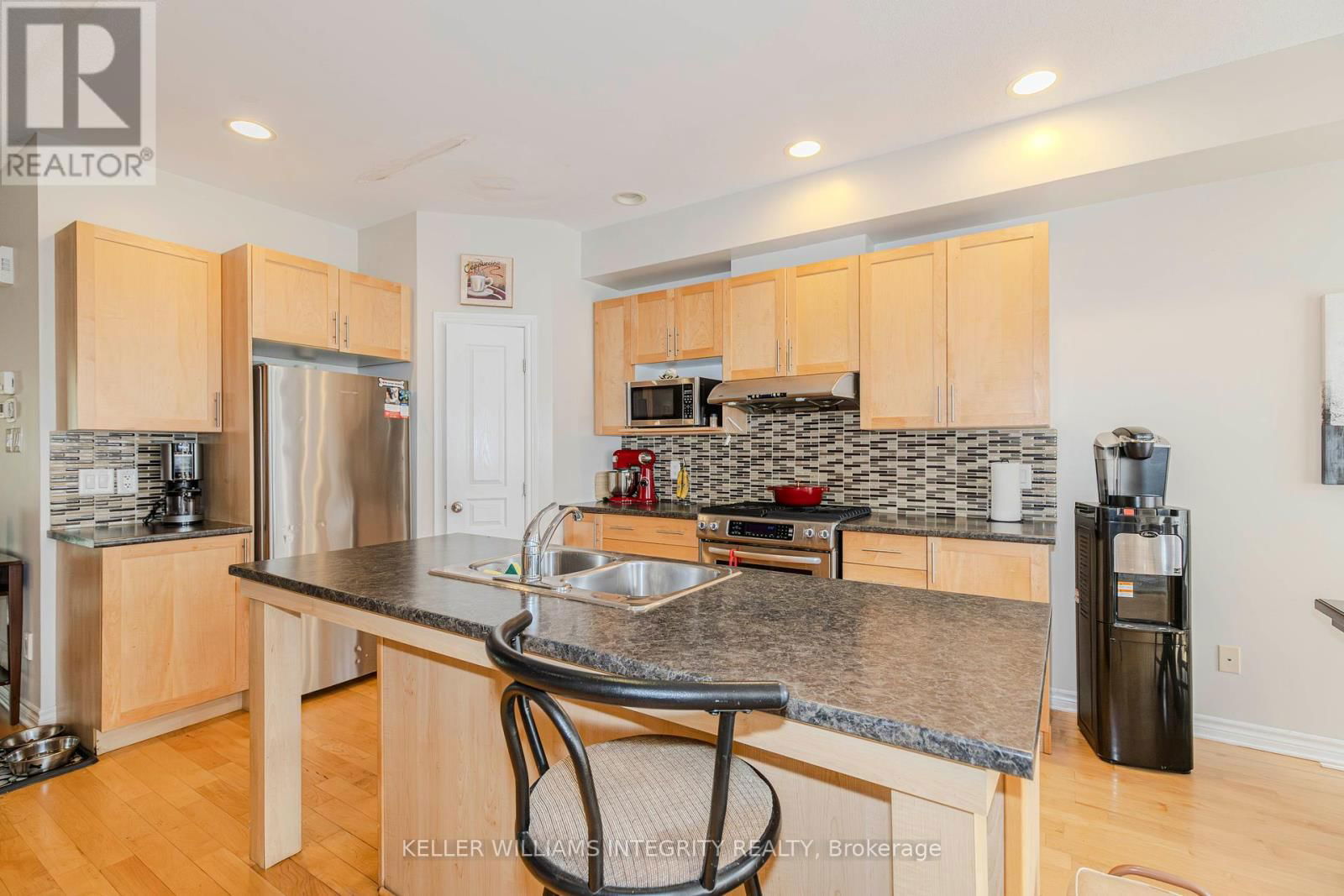 564 REMNOR AVENUE Image 12