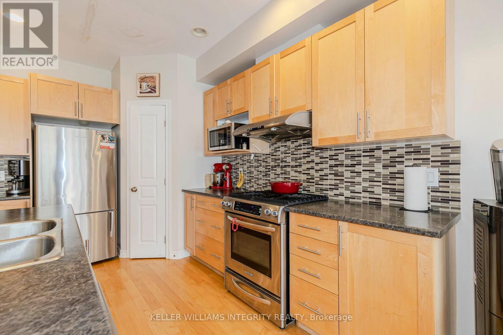 564 REMNOR AVENUE Image 13