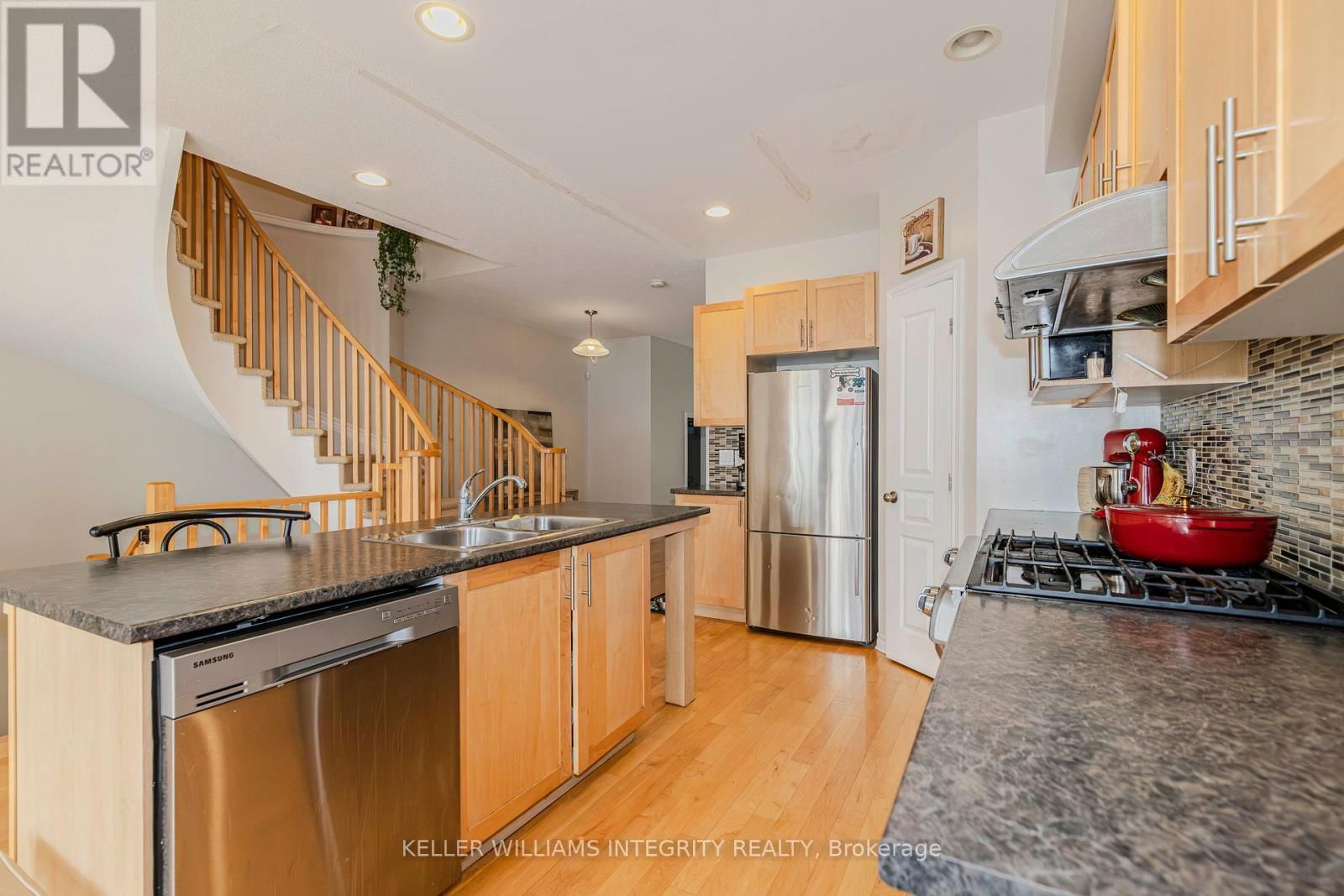 564 REMNOR AVENUE Image 14