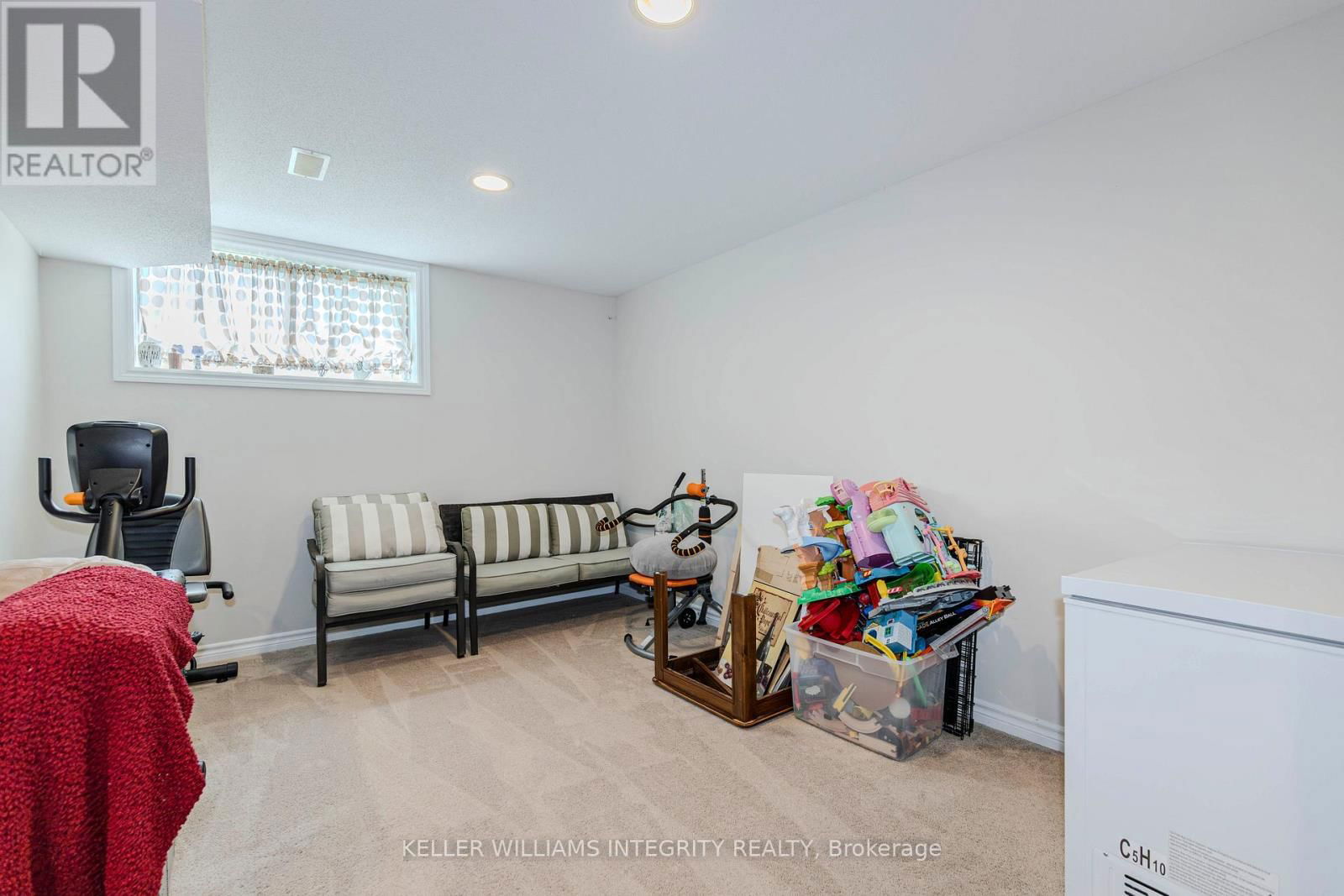 564 REMNOR AVENUE Image 36