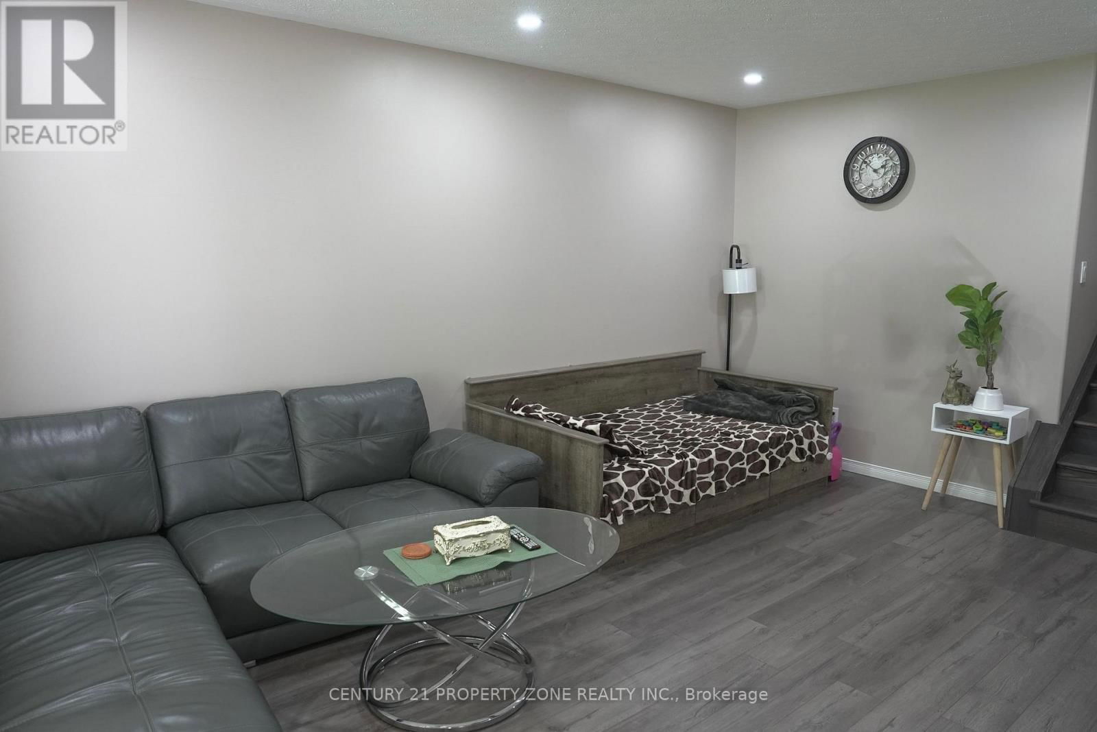 1437 HANSEN CRESCENT WEST Image 8