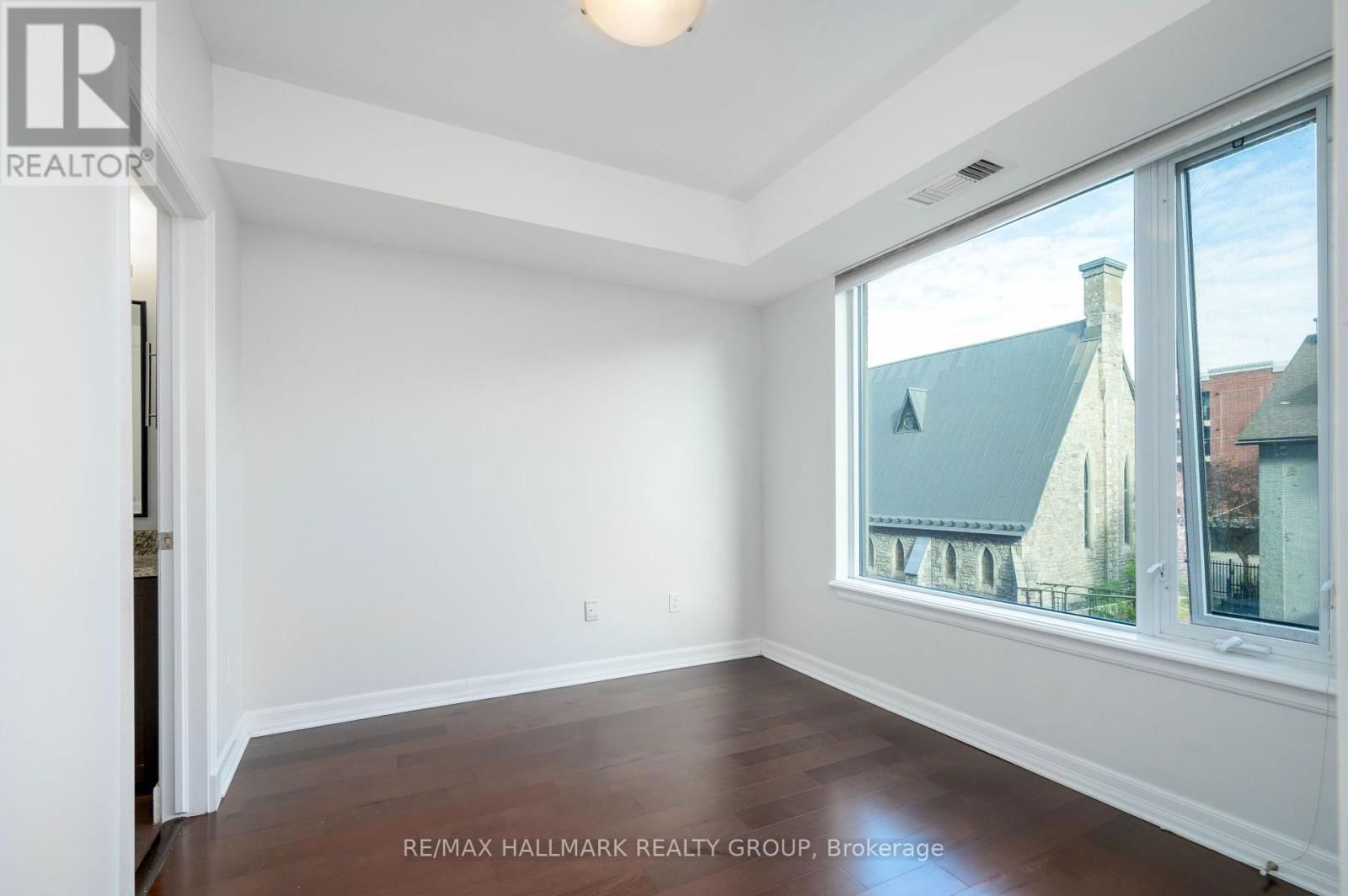 405 - 238 BESSERER STREET Image 32