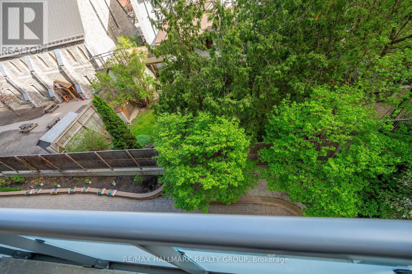 405 - 238 BESSERER STREET Image 4