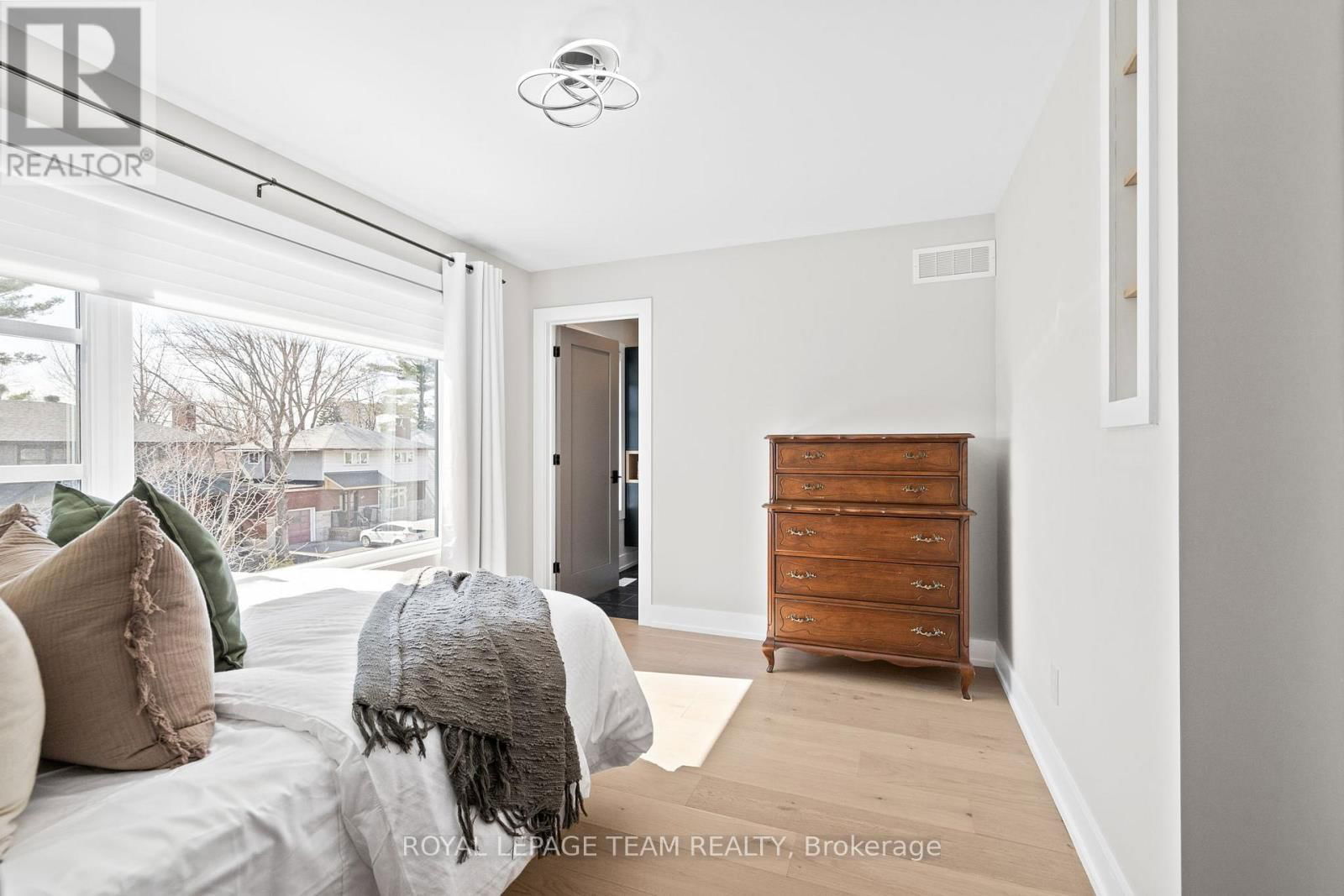 621 GAINSBOROUGH AVENUE Image 26