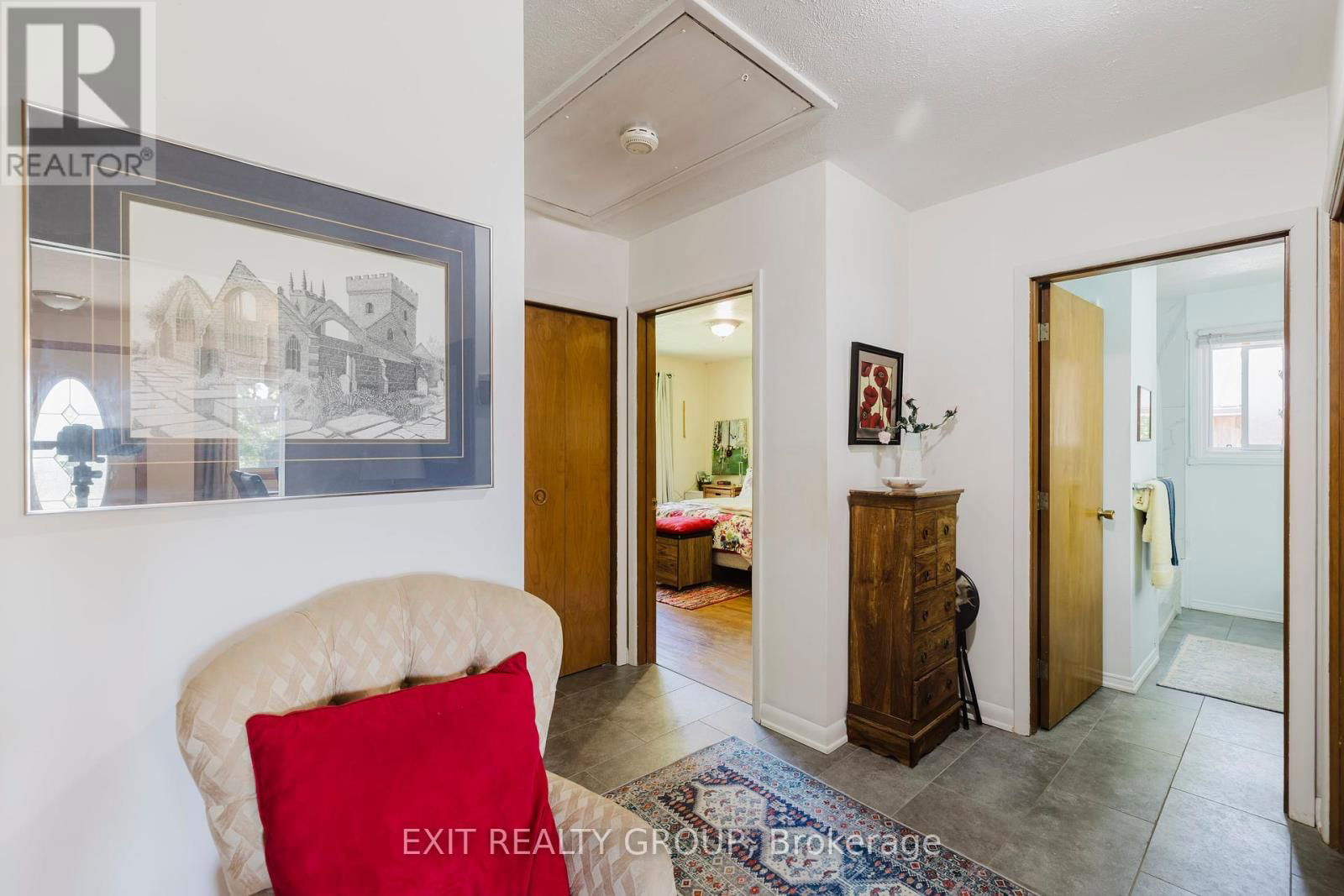 556 ROSEBUSH ROAD Image 11