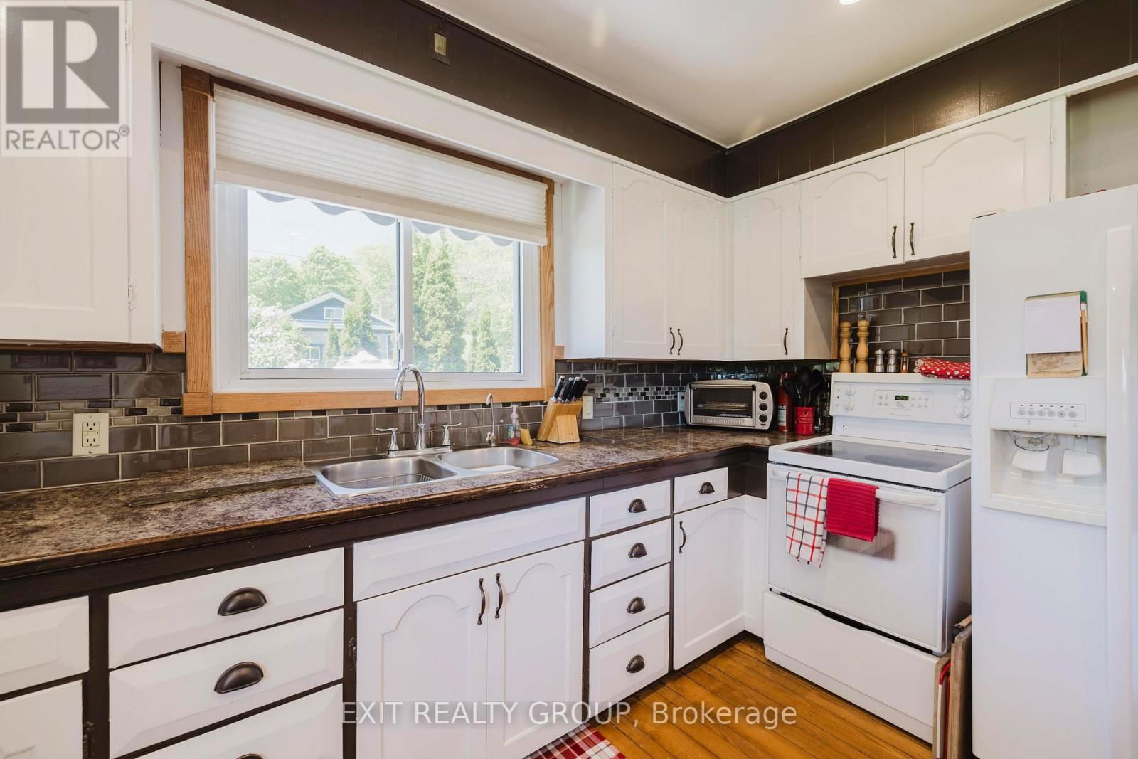 556 ROSEBUSH ROAD Image 8