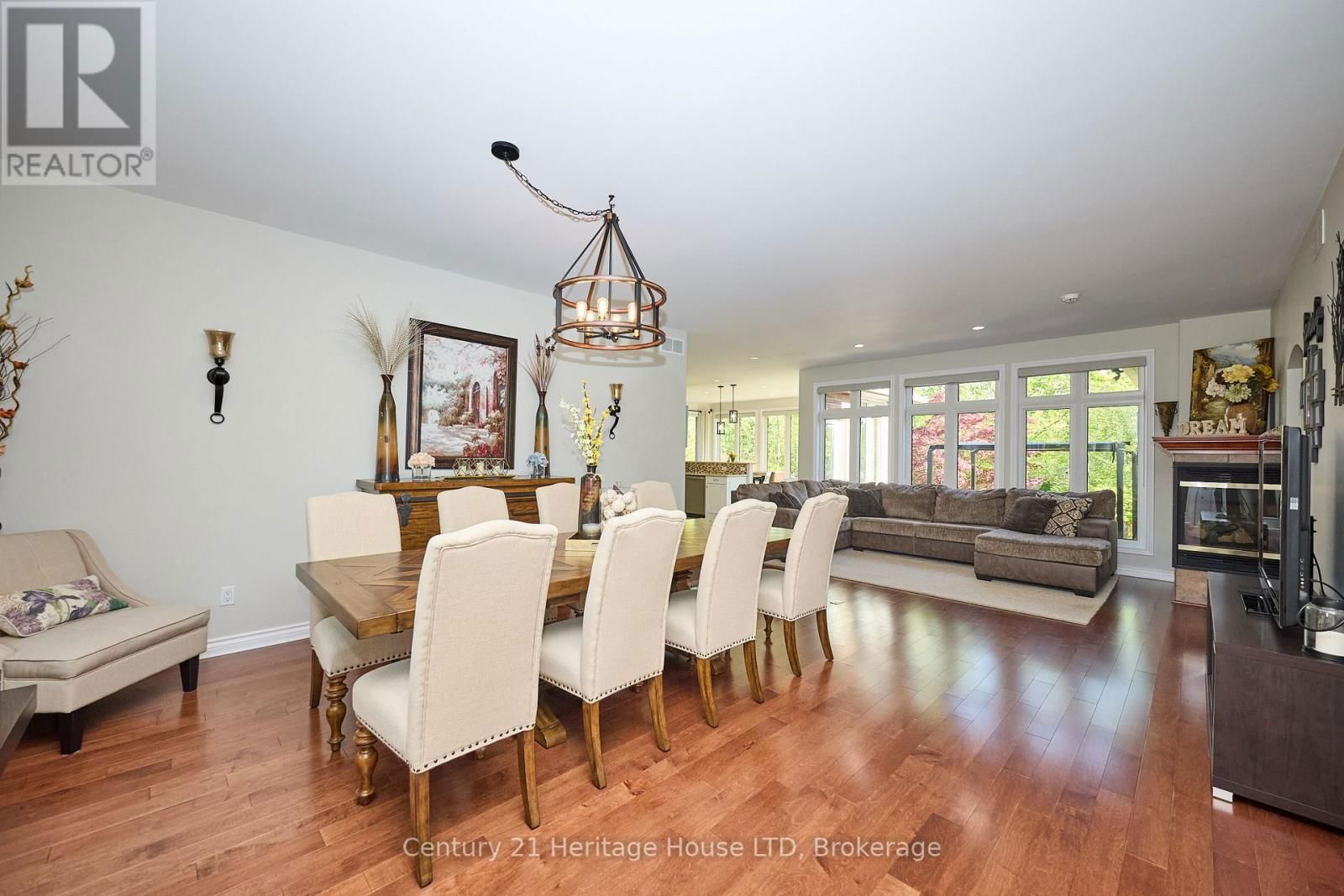 559 KENSINGTON COURT Image 11