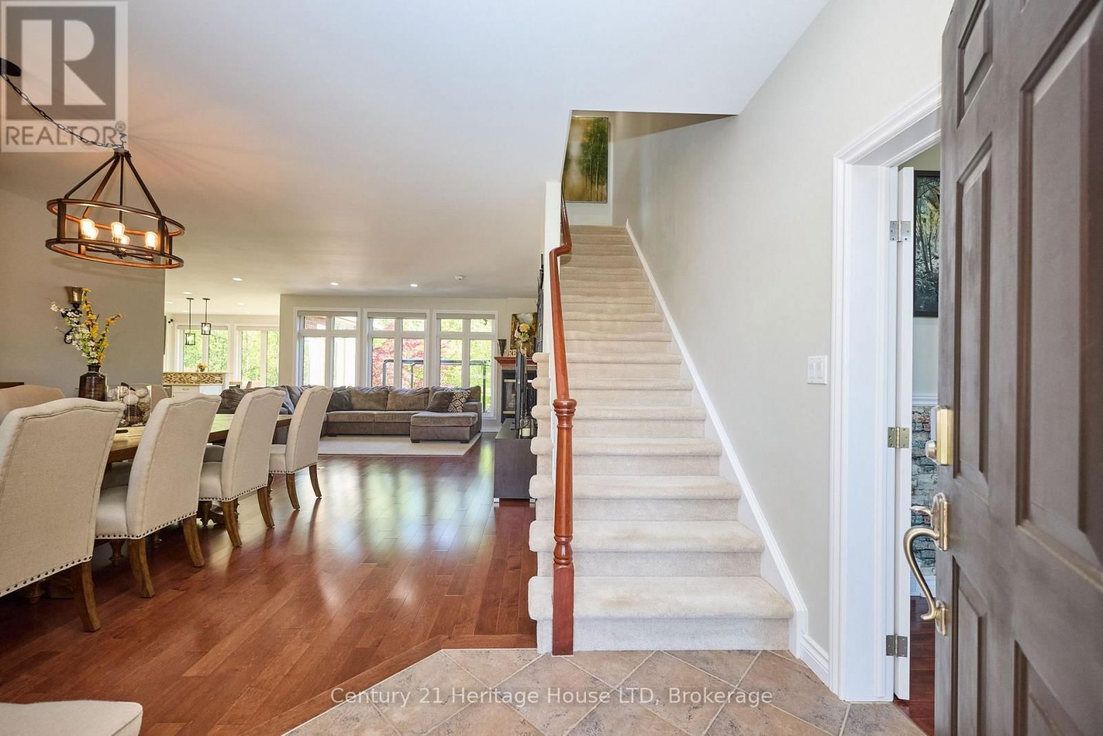 559 KENSINGTON COURT Image 12