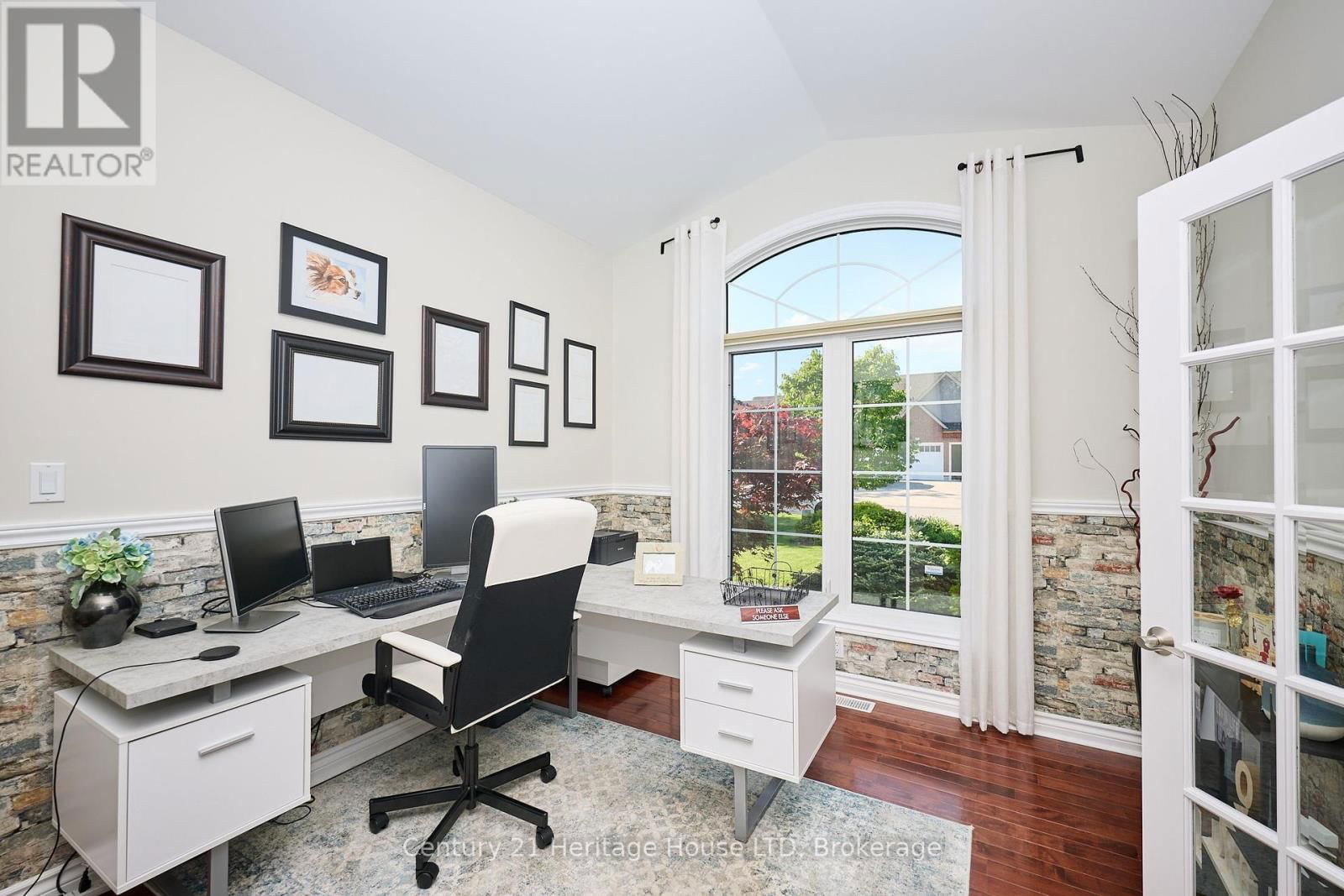 559 KENSINGTON COURT Image 15
